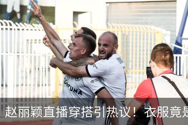 赵丽颖直播穿搭引热议！衣服竟是杜华提供，网友直呼全靠颜值硬撑
